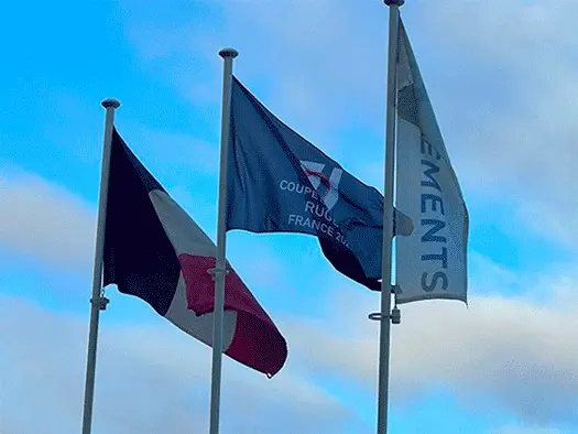 Drapeaux imprimés sur mâts en extérieur
